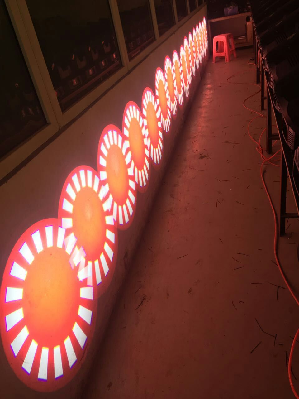 搖頭燈光束燈性價(jià)比高350W搖頭光束圖案三合一效果圖