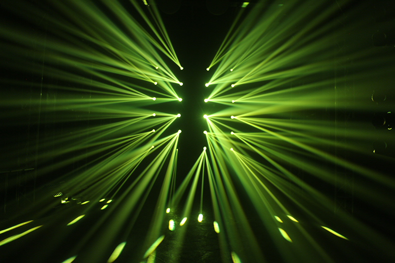 光束燈和搖頭燈的實(shí)際應(yīng)用？效果圖