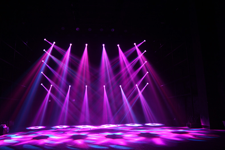 光束燈和搖頭燈的實(shí)際應(yīng)用？效果圖