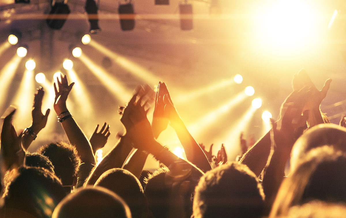 舞臺燈光對舞臺表演有哪些重要的作用？